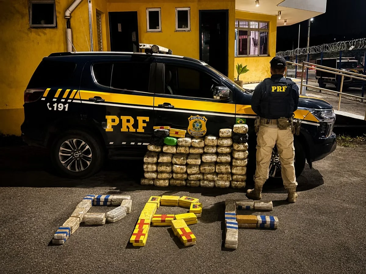 PRF apreende 100 kg de drogas em caminhão na BR-381 e prende motorista em MG
