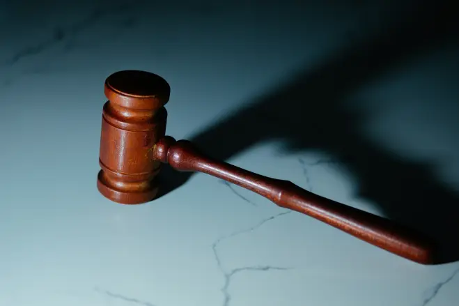 Homem é condenado por beijar ex-namorada à força em Minas Gerais