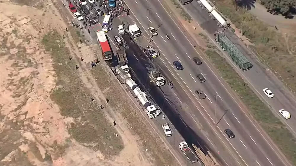 Engavetamento com sete veículos deixa trânsito travado na BR-381