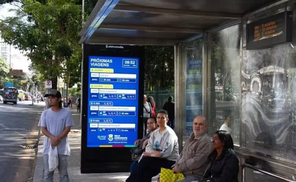 BH instala atendimento por vídeo em 100 pontos de ônibus durante a noite
