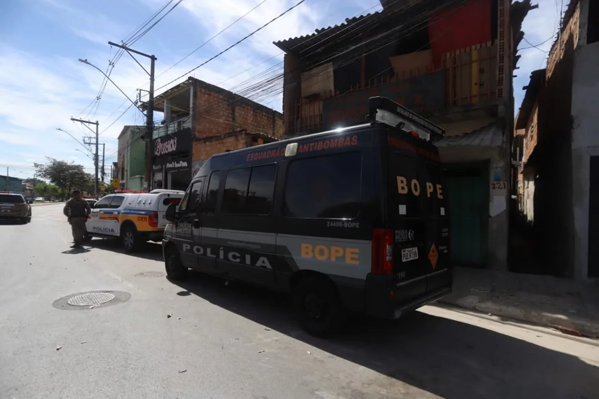 Bope apreende explosivos durante operação em área de conflito entre facções