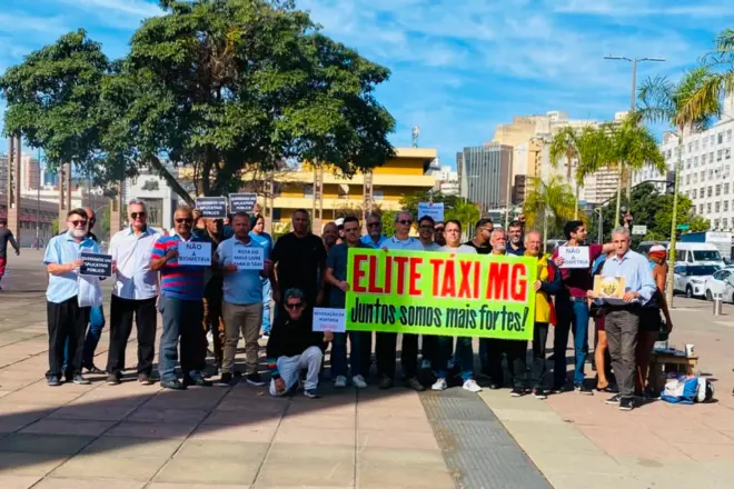 Taxistas protestam contra biometria e pedem suspensão do sistema em BH