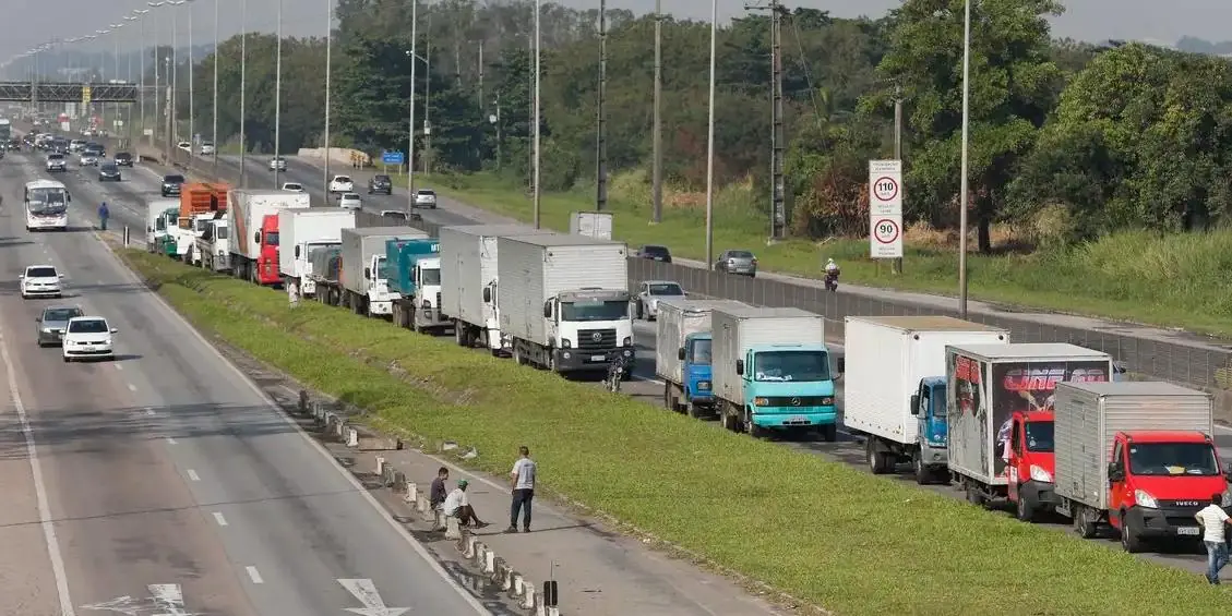 Lei do frete mínimo passa a valer e amplia fiscalização no transporte de cargas