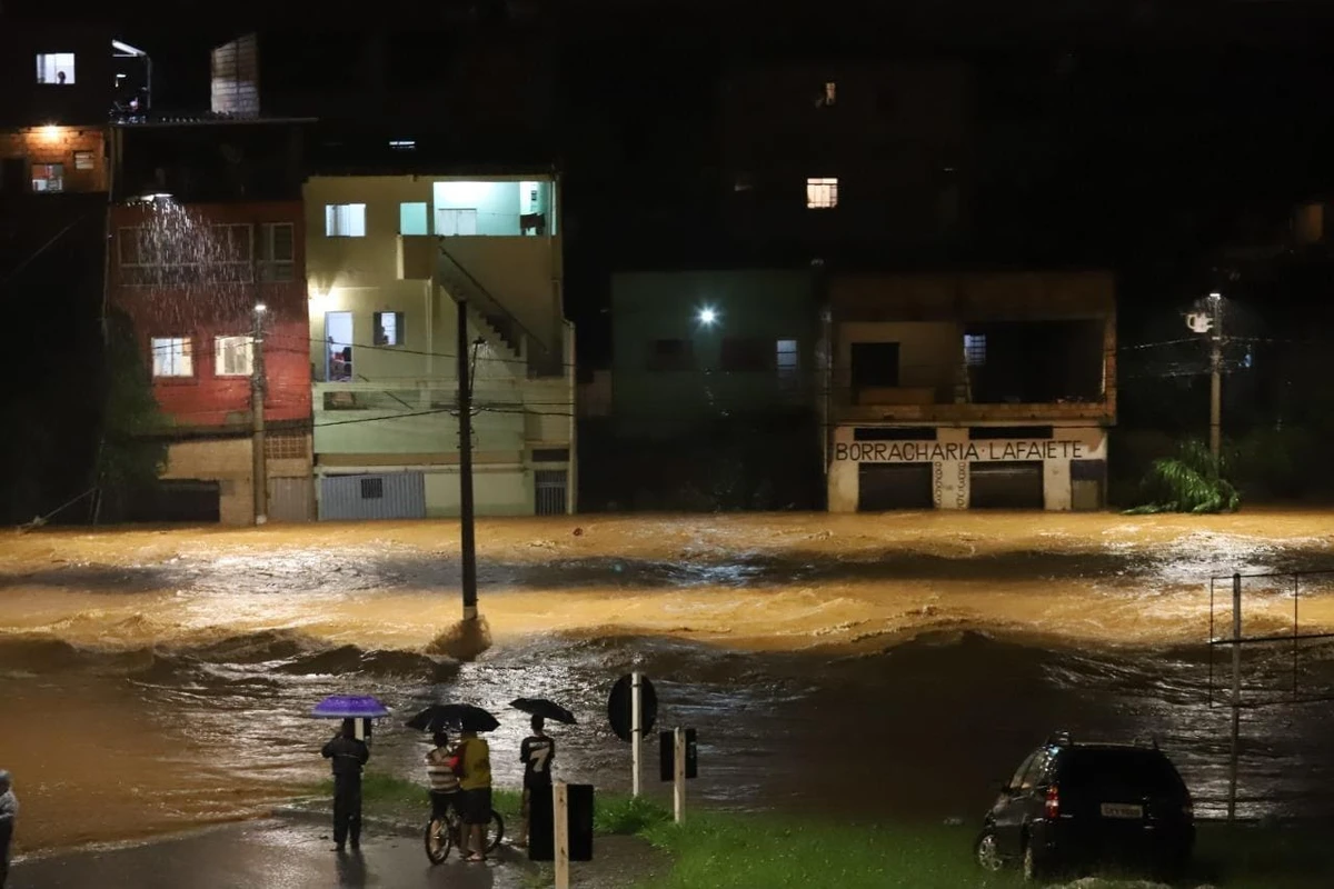 Homem é resgatado após cair no rio Arrudas em Contagem