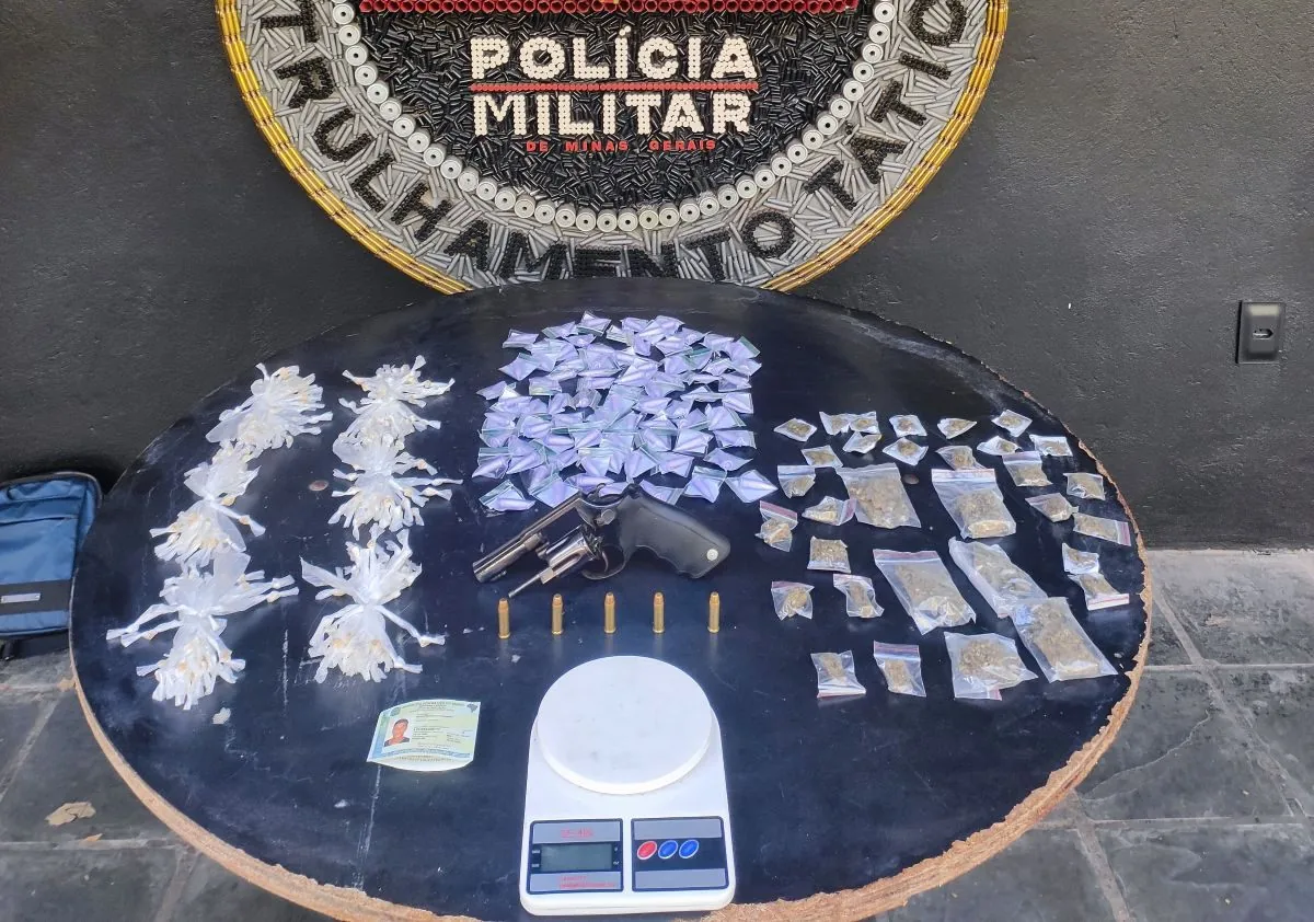 PM apreende mais de 400 porções de drogas e arma em BH