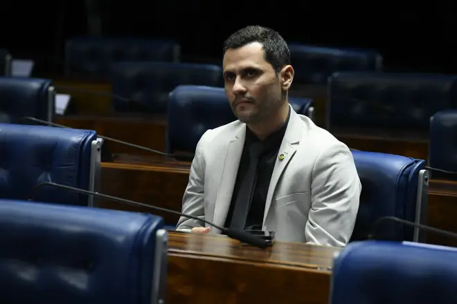 “Voltei mais forte”, diz Cleitinho após confirmar candidatura em MG