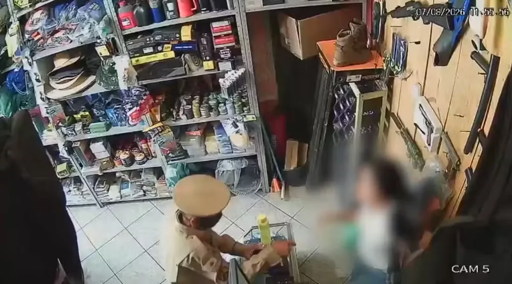 Homem usa farda da PM para assaltar loja em BH