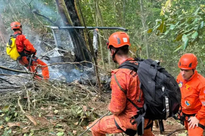 Prefeito do Rio pede suspensão de voos panorâmicos após queda de helicóptero