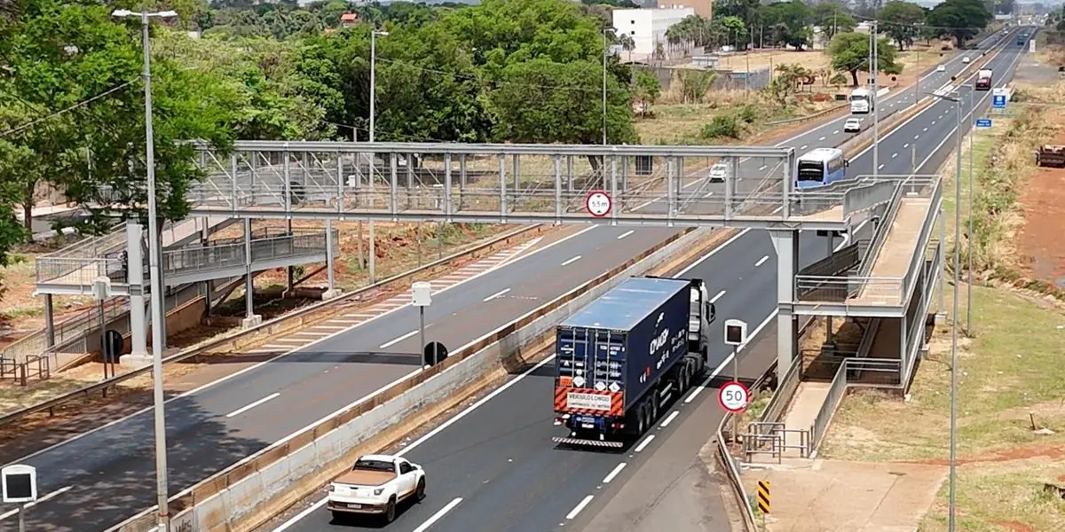 Radar de velocidade média flagra 101 mil veículos acima do limite em MG