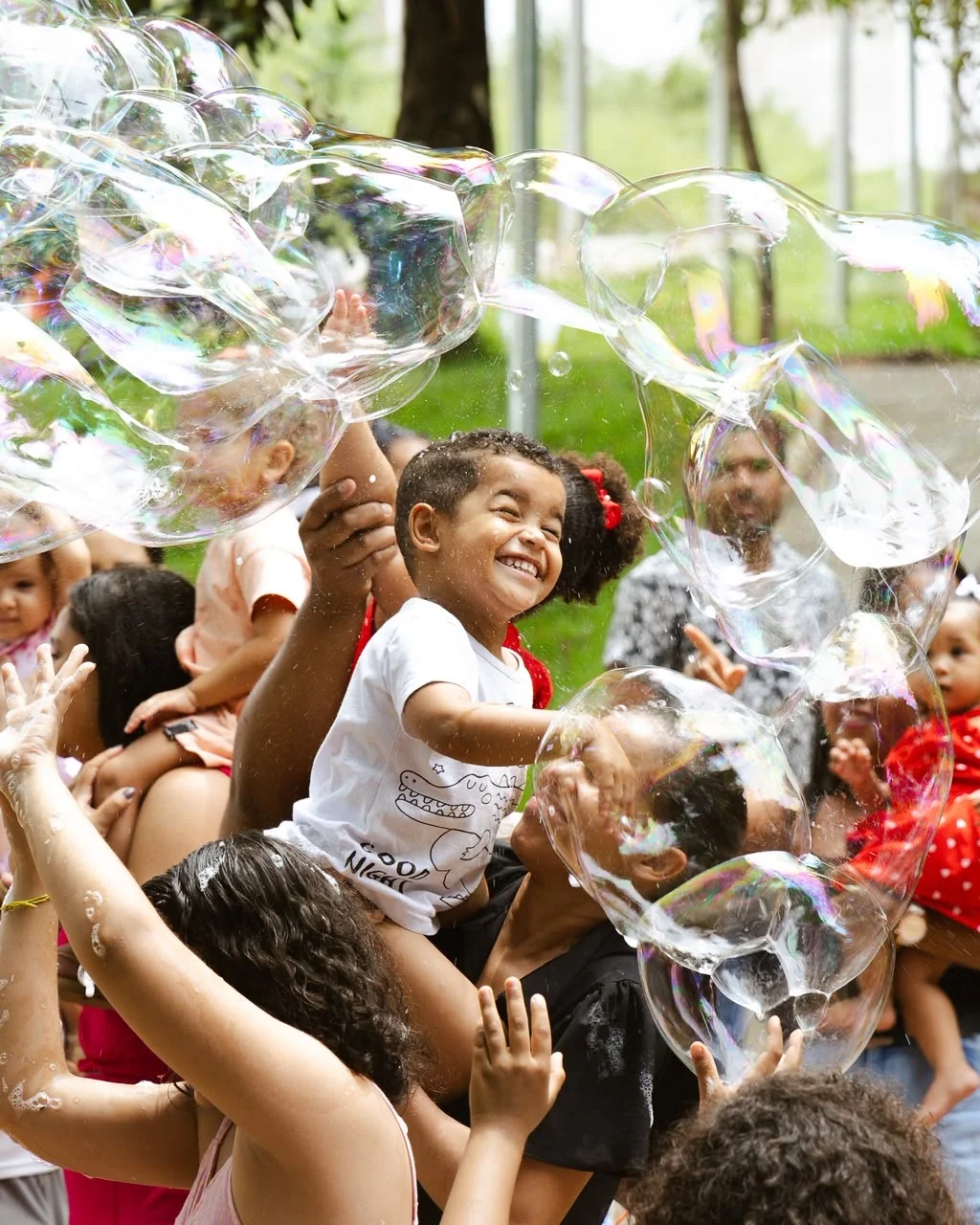 Olha que legal!! Festival de bolhas gigantes acontece neste domingo em Pedro Leopoldo