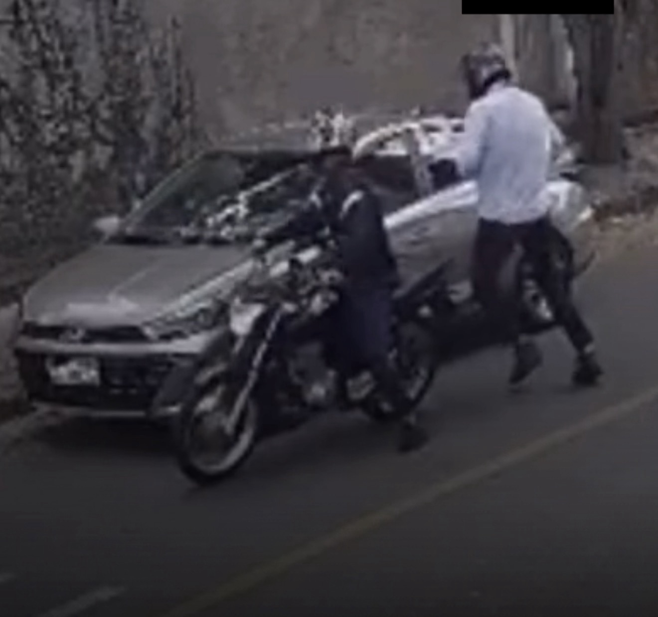 VÍDEO: Mãe e filha são assaltadas à mão armada em BH