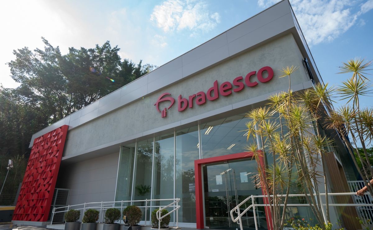 Bradesco fecha 324 agências e reduz 2,4 mil postos de trabalho