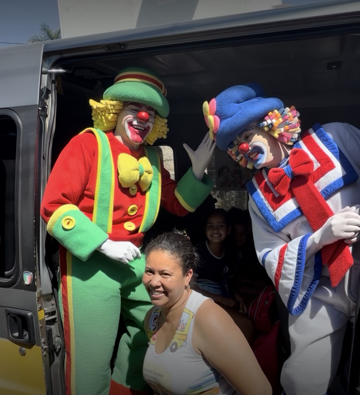 VÍDEO: Patati Patatá faz a festa das crianças em van em Pedro Leopoldo