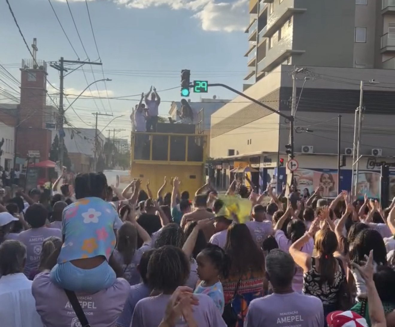 VÍDEO: Marcha para Jesus toma conta das ruas de Pedro Leopoldo