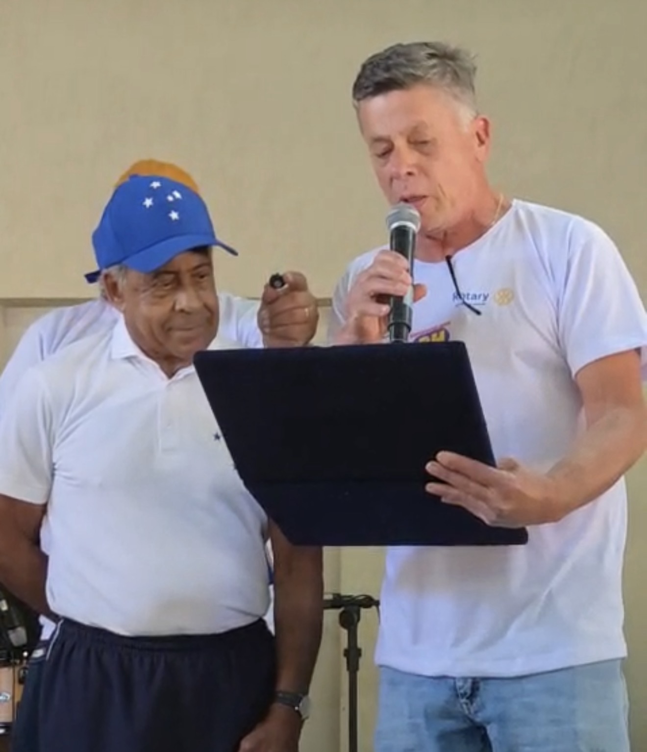 VÍDEO: AABB homenageia Dirceu Lopes durante retorno da tradicional Feijoada em Pedro Leopoldo