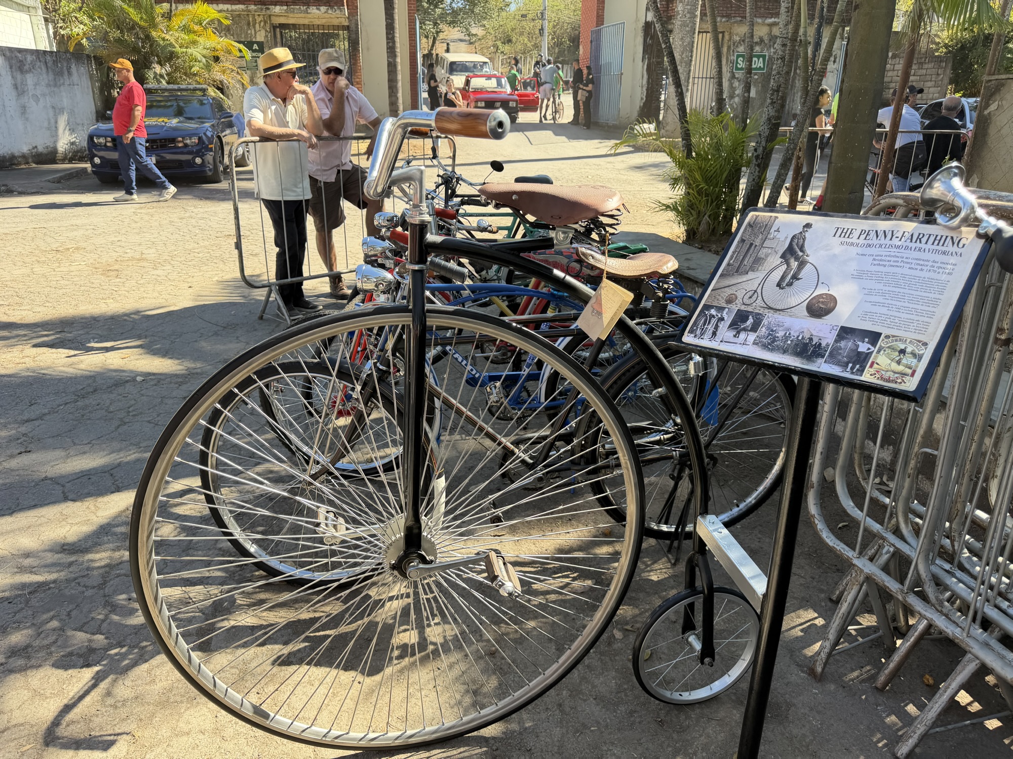 VÍDEO: Bicicleta de 1870 é destaque no Encontro de Carros Antigos em Pedro Leopoldo