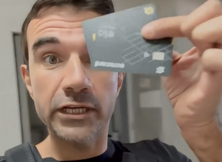 VÍDEO: Delegado orienta clientes a remover código de segurança do cartão de crédito; entenda