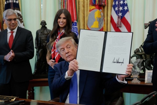 Trump reduz vacinas infantis recomendadas nos EUA