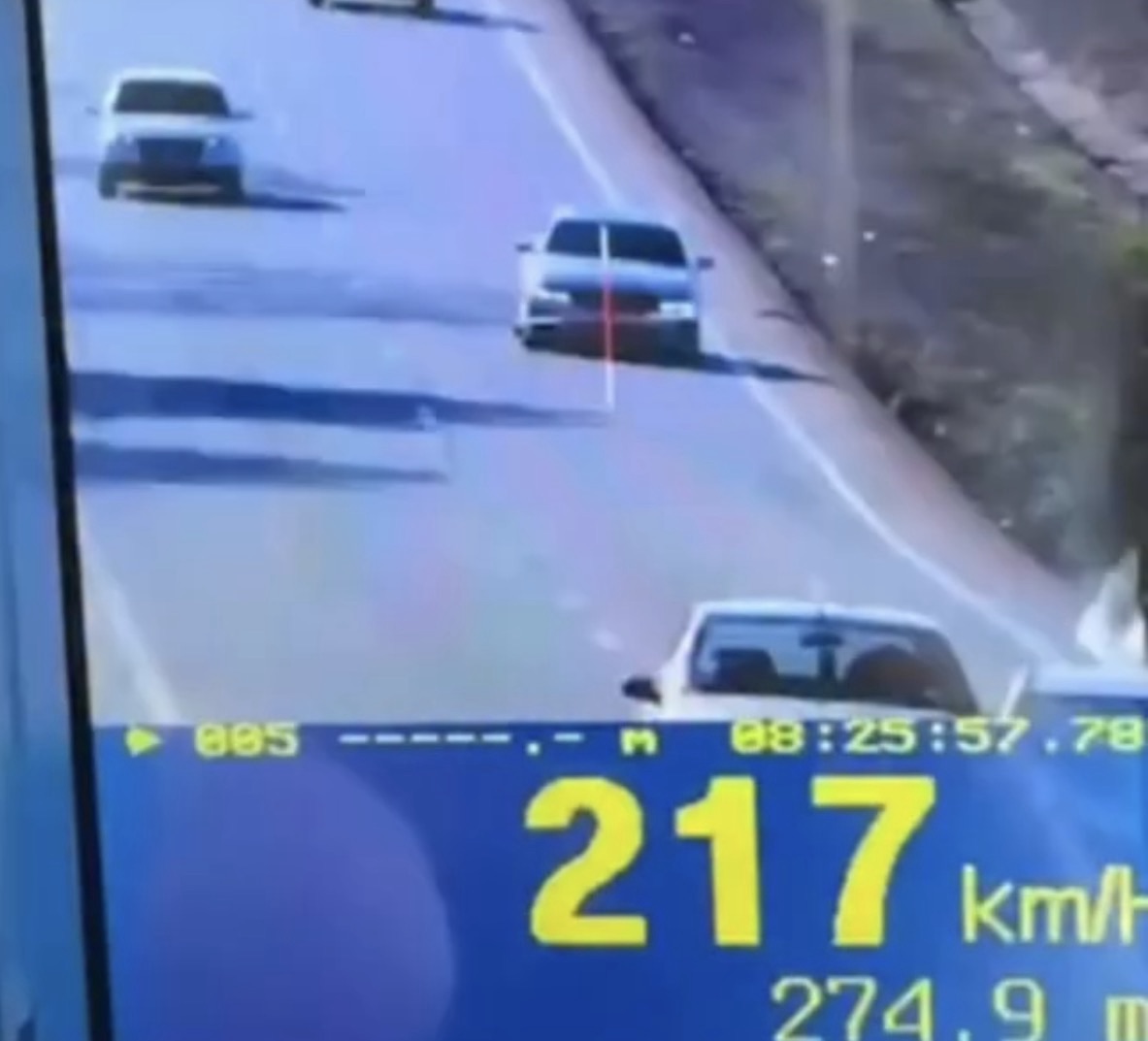VÍDEO: Motorista é flagrado a 217 km/h em rodovia da Grande BH