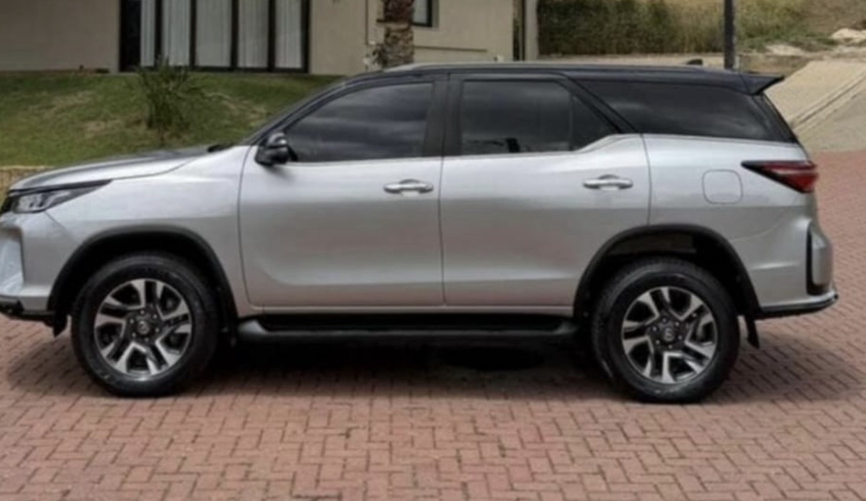 Toyota Hilux é furtada na orla de Lagoa Santa