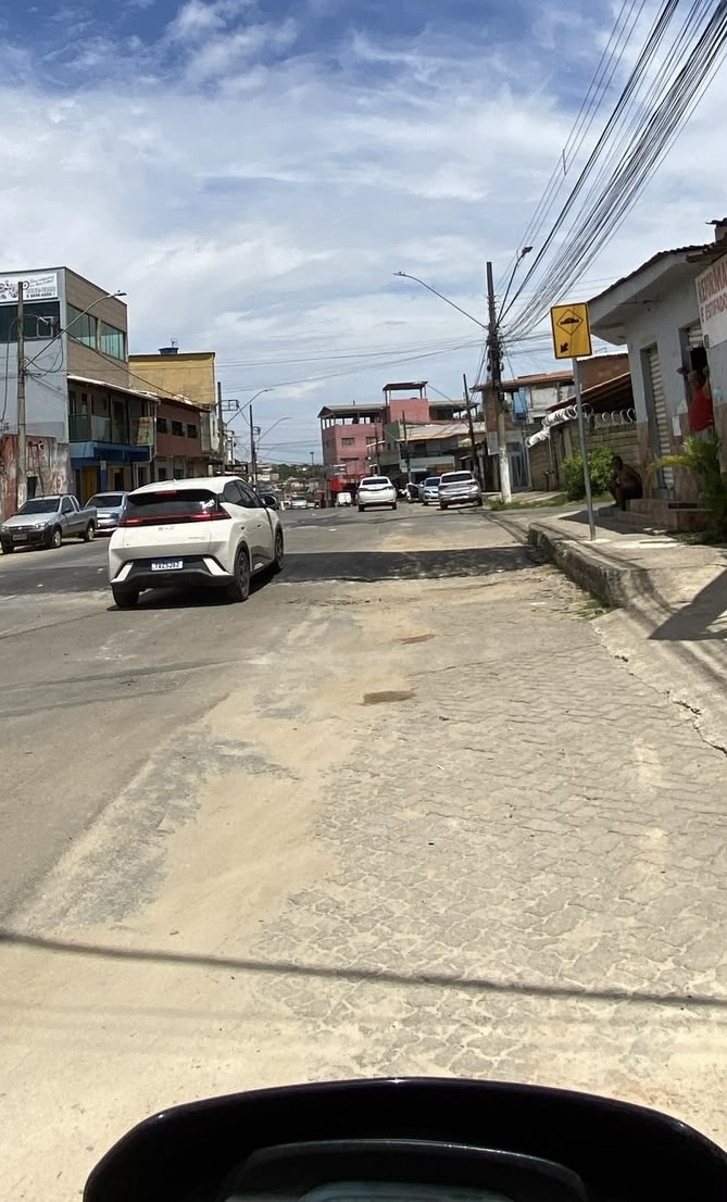 Novo quebra-molas é instalado na Avenida Heitor Cláudio de Sales, em Pedro Leopoldo