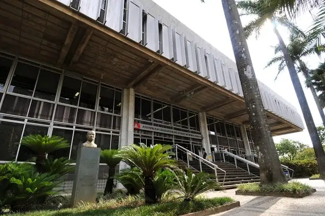 Aumento de candidaturas à reeleição marca cenário político em Minas Gerais