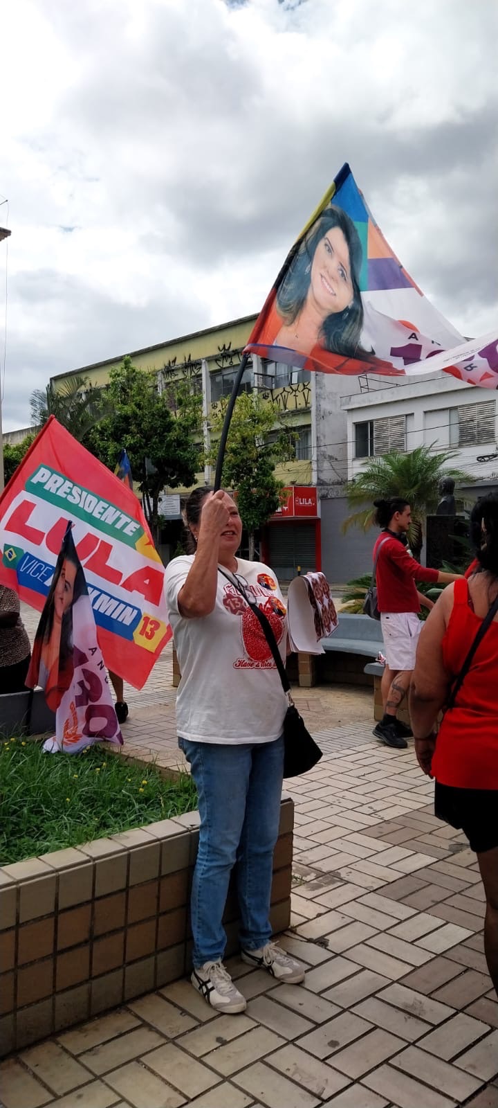 Ato “Bora Lula” reúne apoiadores em Pedro Leopoldo
