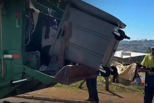 VÍDEO: Ruas de Matozinhos recebem limpeza após primeiro dia do Jubileu