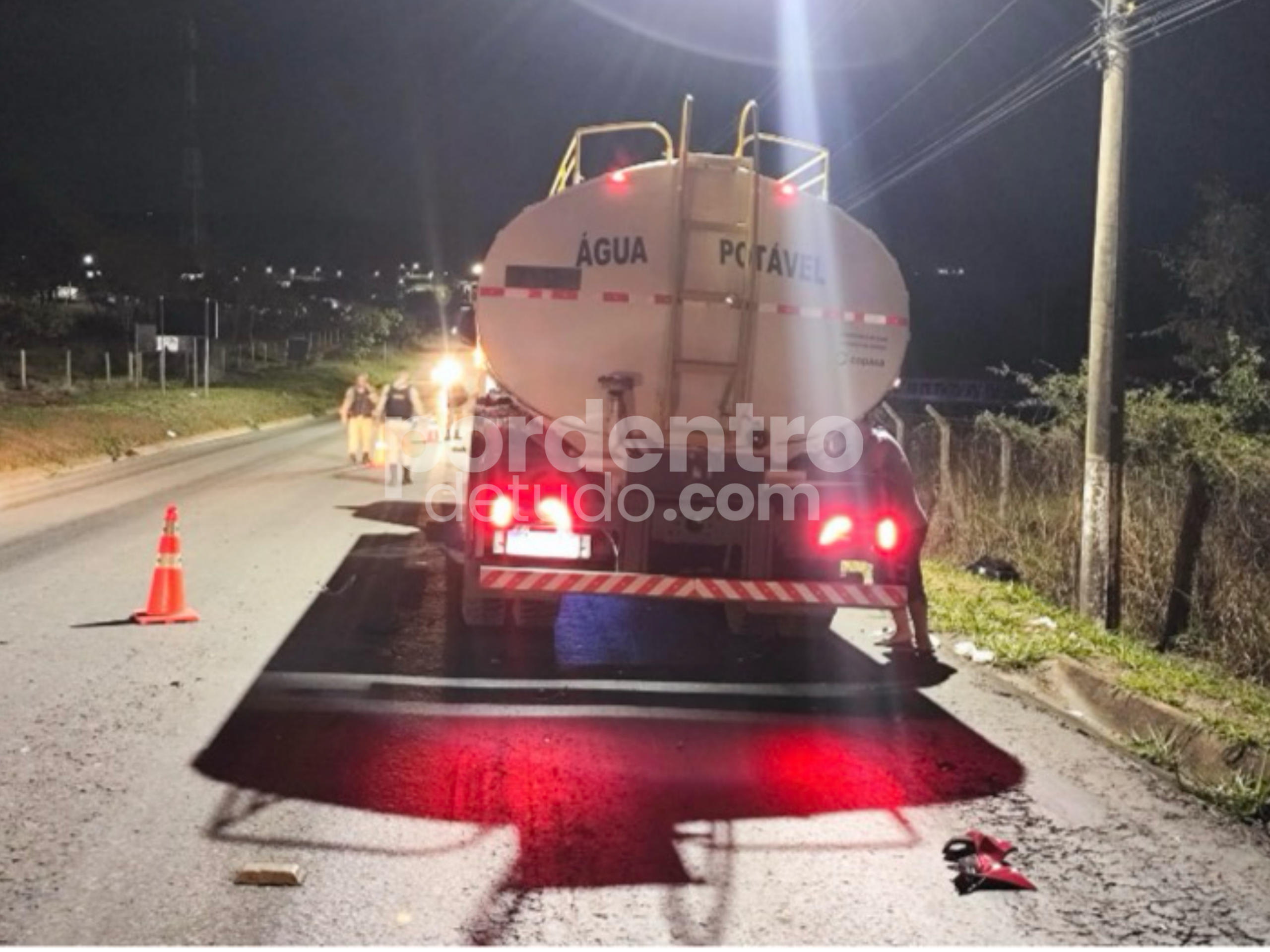 Motociclista que morreu após colisão com caminhão em Pedro Leopoldo tinha 19 anos e era de Belo Horizonte
