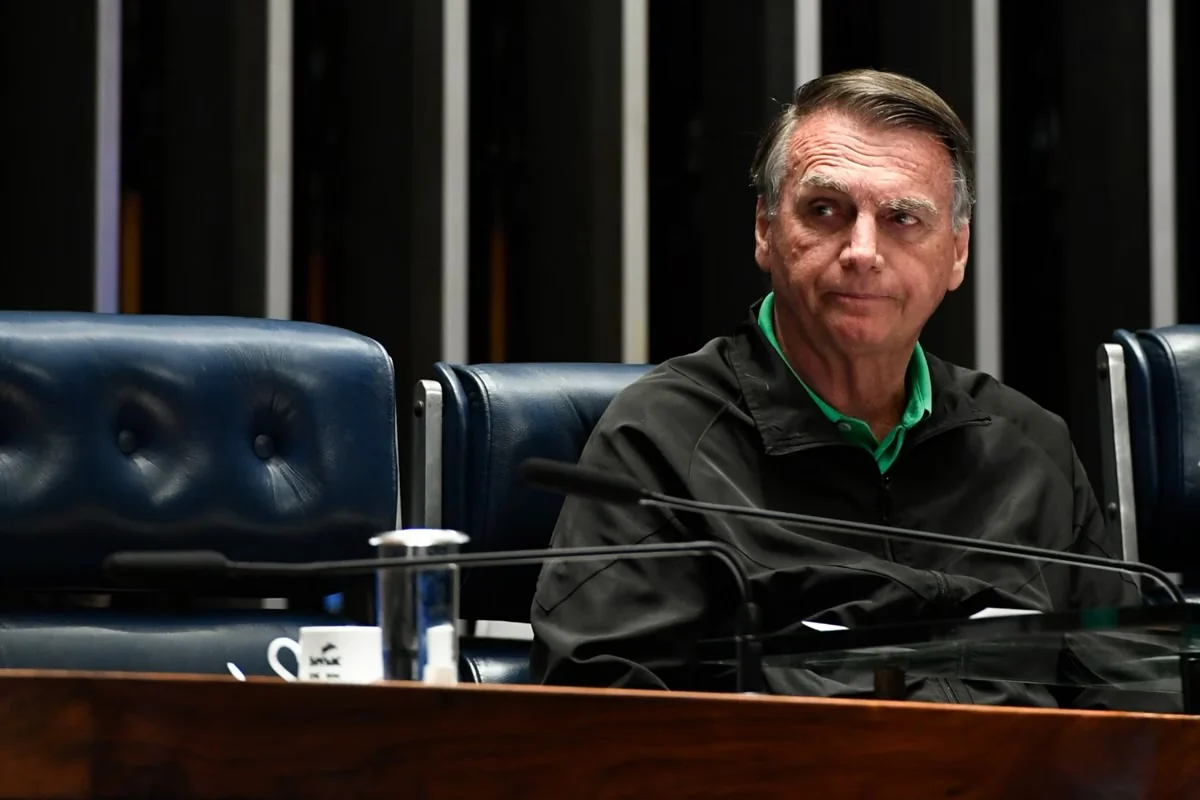 Bolsonaro pede a Moraes companhia da família em casa