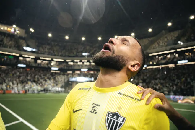 Everson joga clássico com pé fraturado e pode desfalcar o Atlético