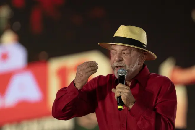 Lula mantém silêncio enquanto adversários pressionam Moraes