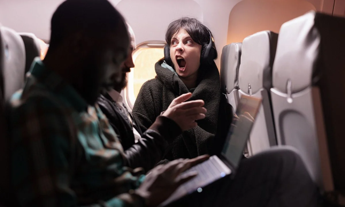 O comportamento que mais irrita no avião