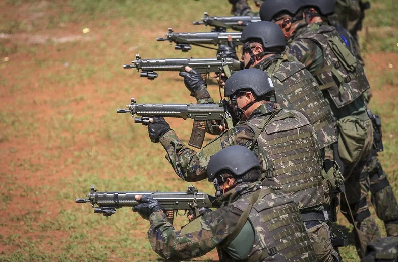 Tribunal Militar recebe denúncia contra dez acusados de homofobia