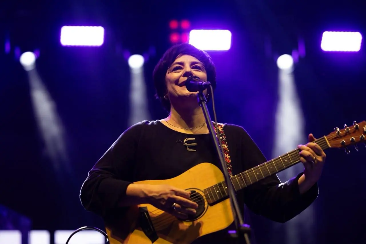 Pato Fu abre Festival Laços com show gratuito na Praça da Liberdade em BH