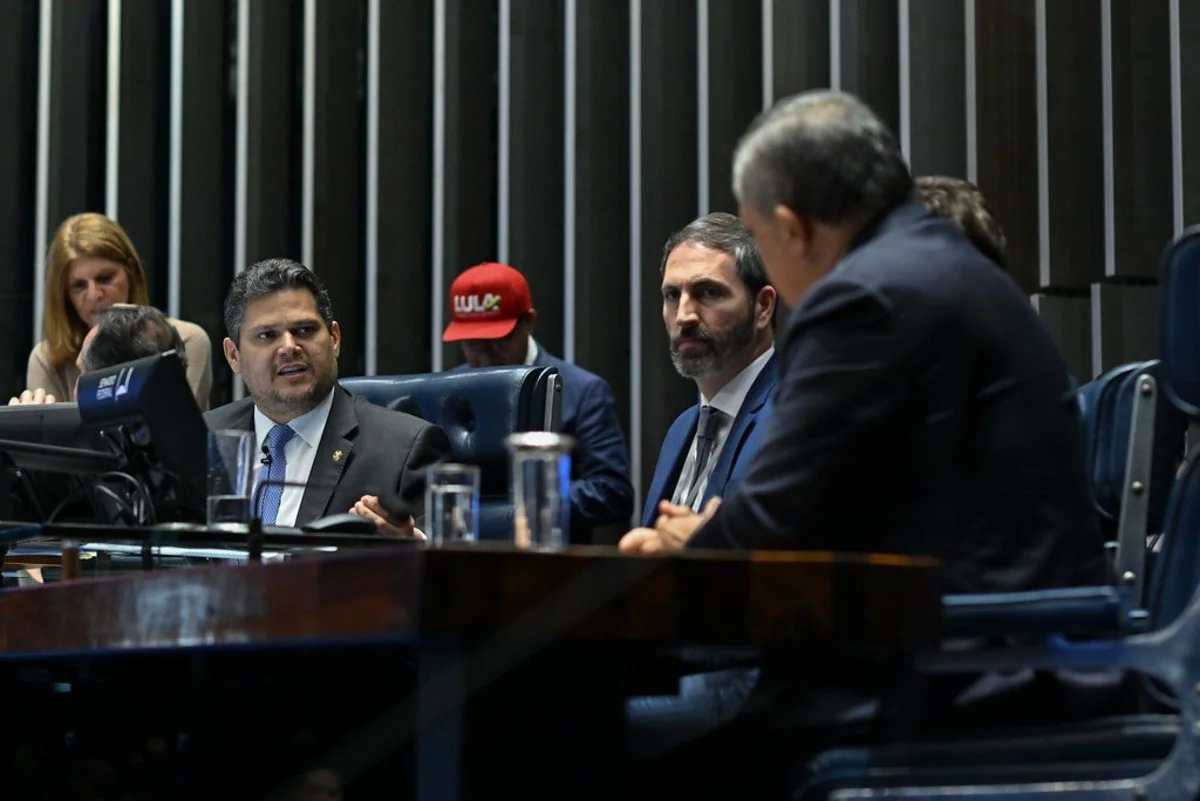 Fim da escala 6×1 deve ficar para depois das eleições