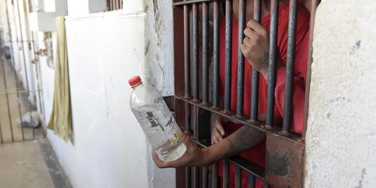 Famílias de detentos gastam R$ 4 bi por ano com compra de suprimentos básicos entregues nas visitas