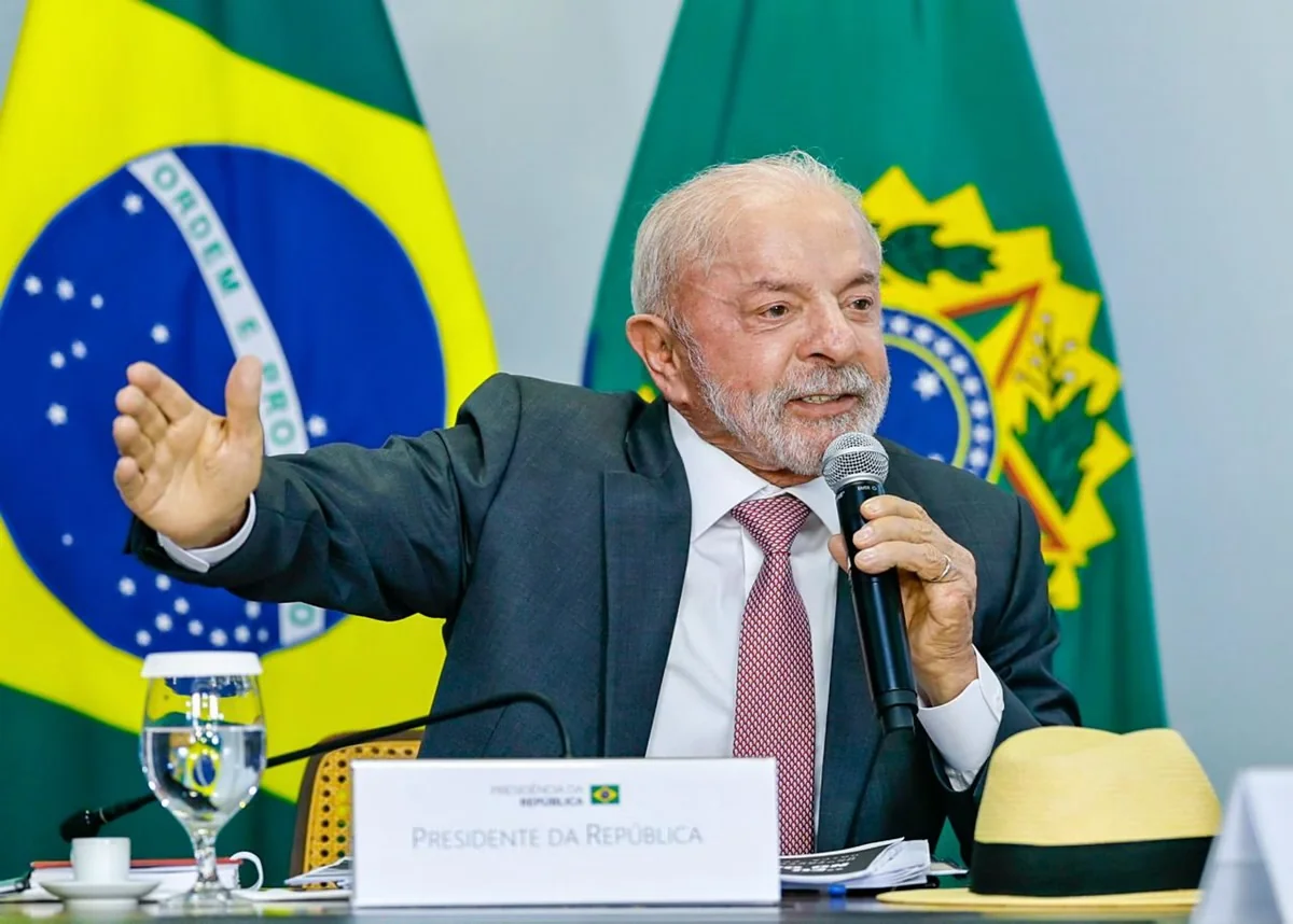 Lula anuncia fim da fila do INSS, mas 1,2 milhão ainda aguardam