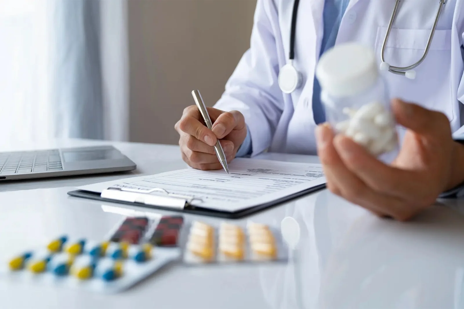 Justiça suspende registro de médico acusado de irregularidades em cirurgias em BH