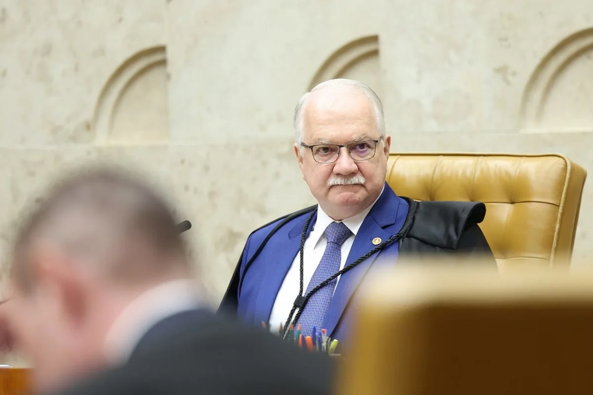 Fachin dá prazo para Mendonça explicar afastamento na PF