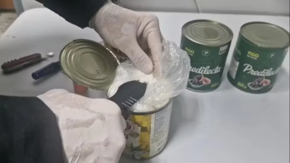Mulher é presa com 3 kg de cocaína no Galeão