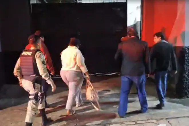 Jovem mata pai a pauladas ao defender família em MG