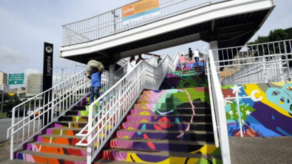 Projeto quer liberar publicidade em passarelas de BH em troca de manutenção