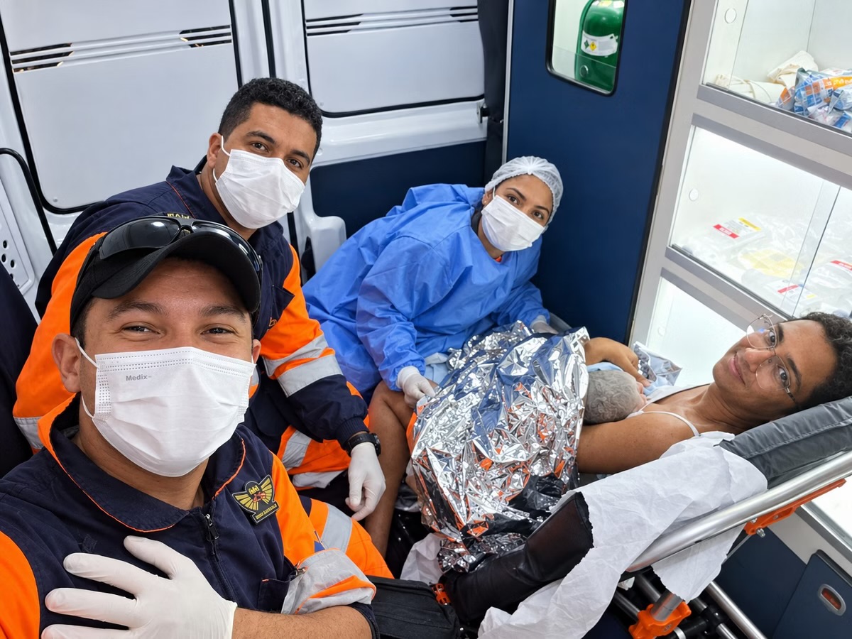 Bebê nasce dentro de viatura após parto começar na BR-381