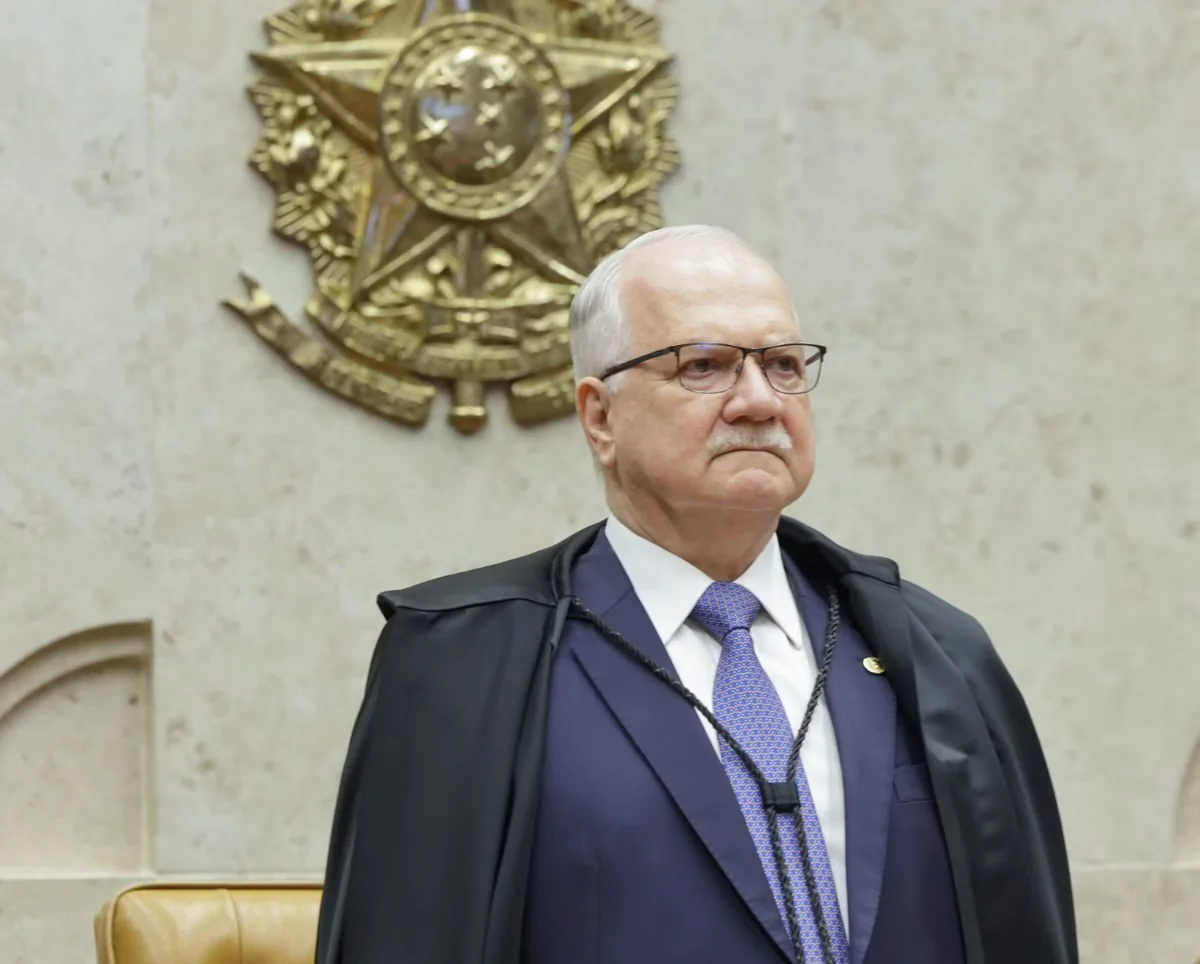 Fachin assume caso e paralisa investigações do Master e INSS