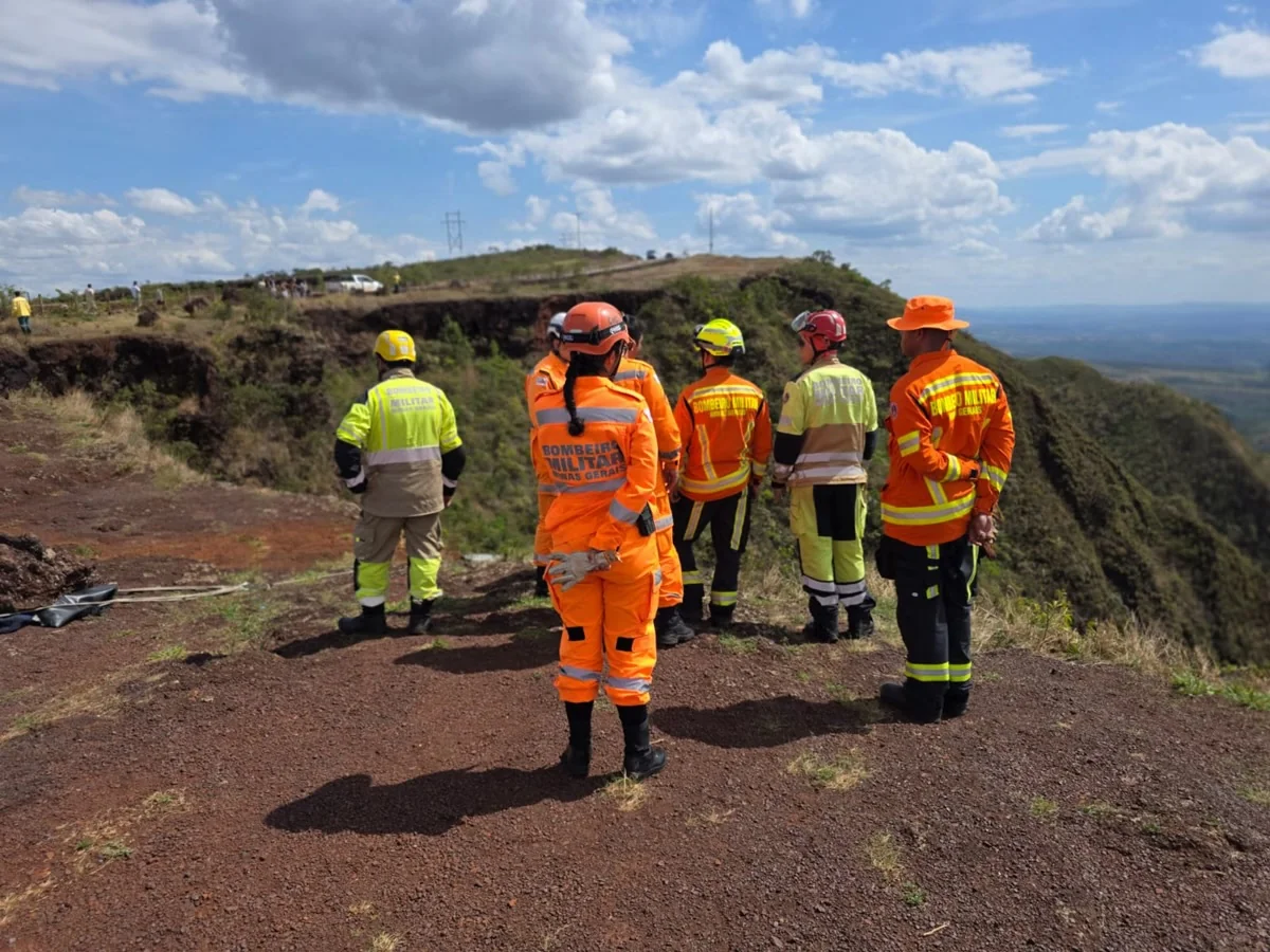 Corpo de homem desaparecido é encontrado em precipício na serra do Rola-Moça