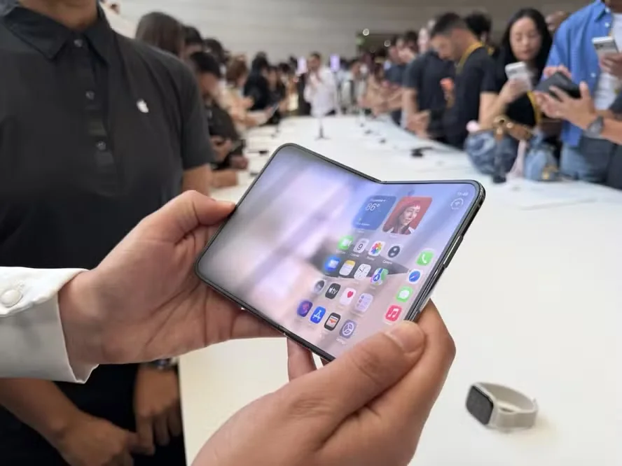 Apple lança iPhone dobrável: o Duo que promete redefinir a linha — como é o novo smartphone de tela dupla