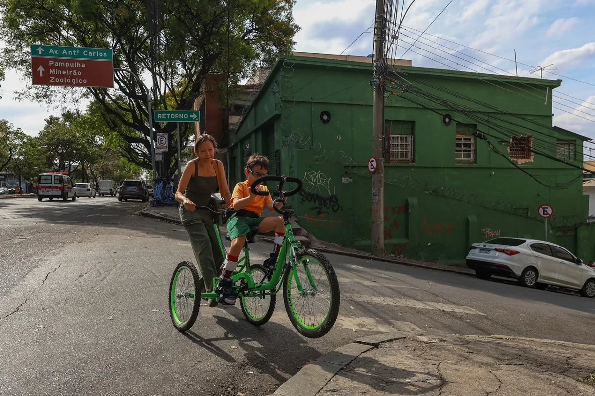 Mãe faz mil denúncias por falta de acessibilidade em BH e cobra mudanças