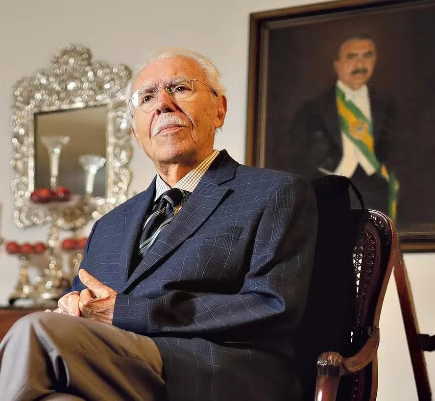 Ex-presidente José Sarney é internado com pneumonia aos 96 anos