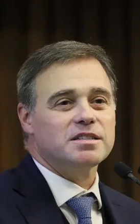 Mendonça retira sigilo de ação sobre pagamentos ligados a Vorcaro